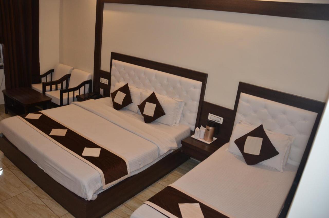 Hotel Krishna Катра Экстерьер фото