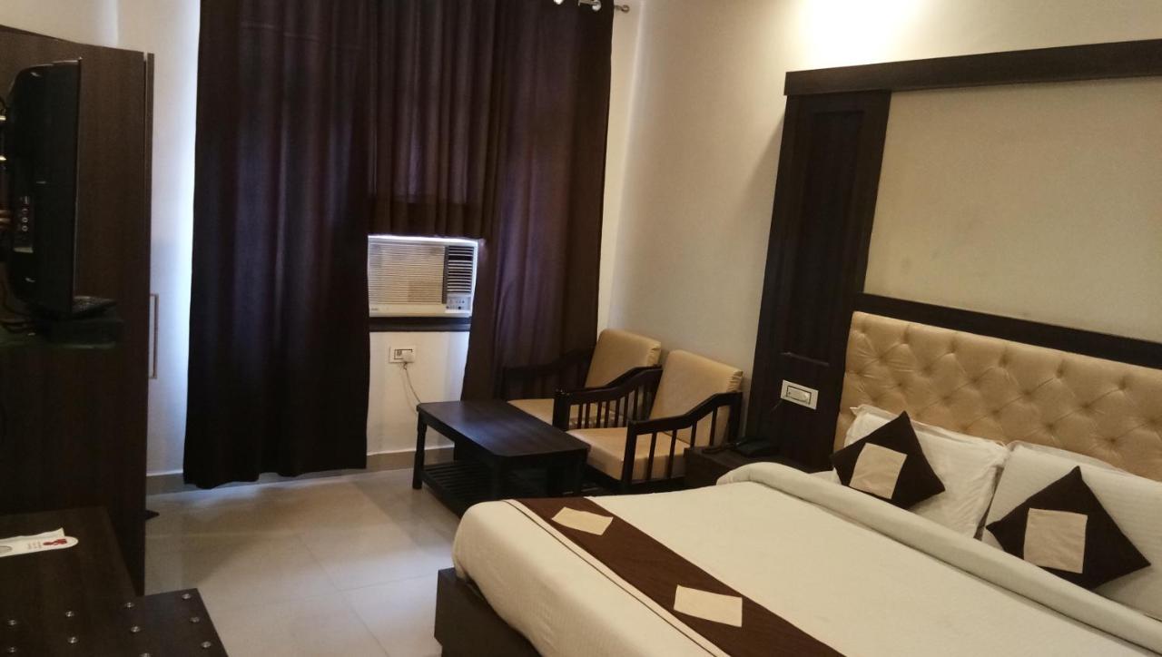 Hotel Krishna Катра Экстерьер фото