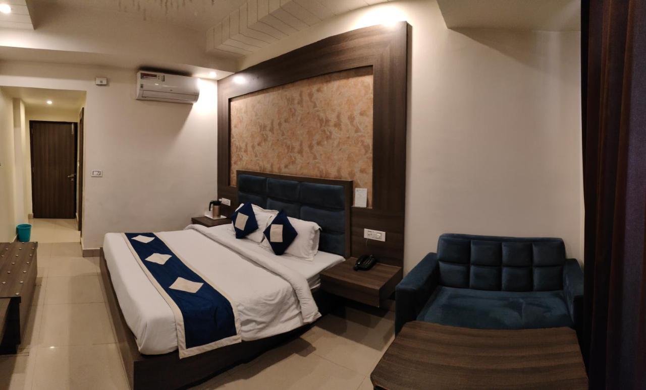 Hotel Krishna Катра Экстерьер фото