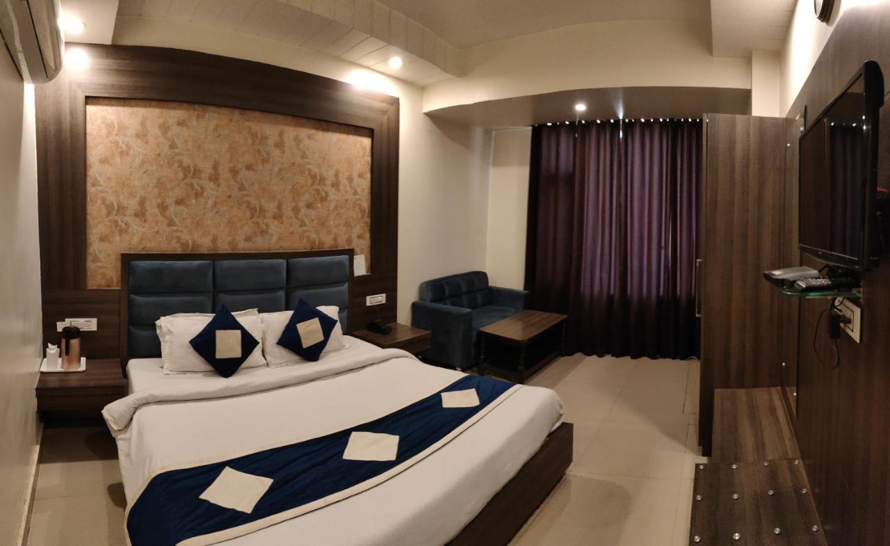 Hotel Krishna Катра Экстерьер фото