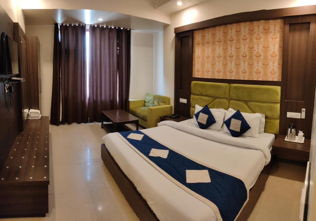 Hotel Krishna Катра Экстерьер фото