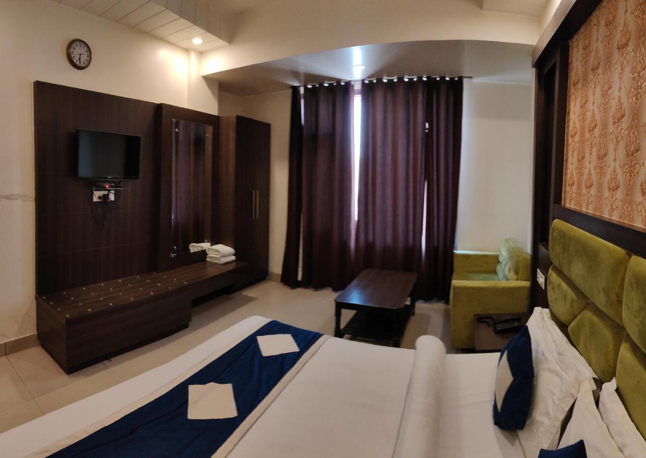 Hotel Krishna Катра Экстерьер фото