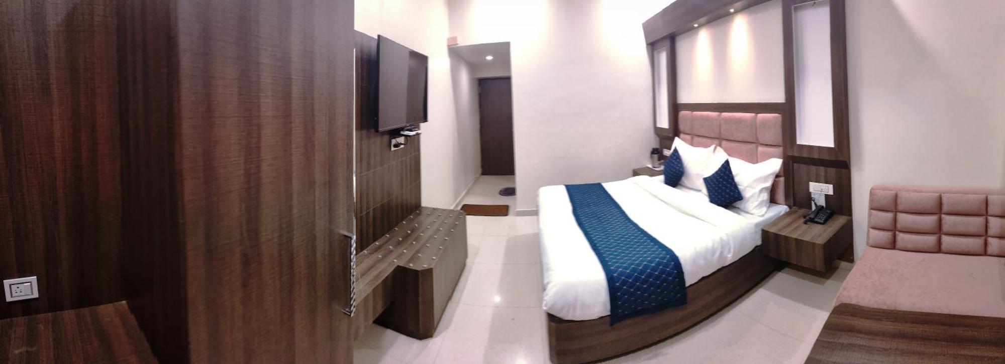 Hotel Krishna Катра Экстерьер фото